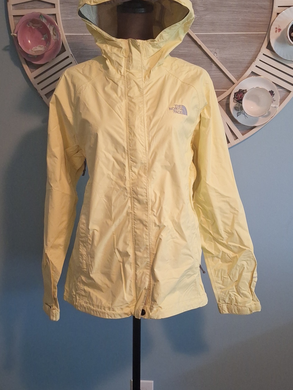 The North Face Women's Jacket - Cream Geometric Interior